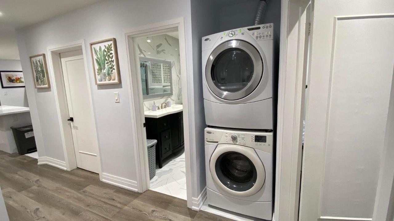 Spectacular 3 Bedroom 2 Wr House - Close To Airport Toronto Eksteriør billede