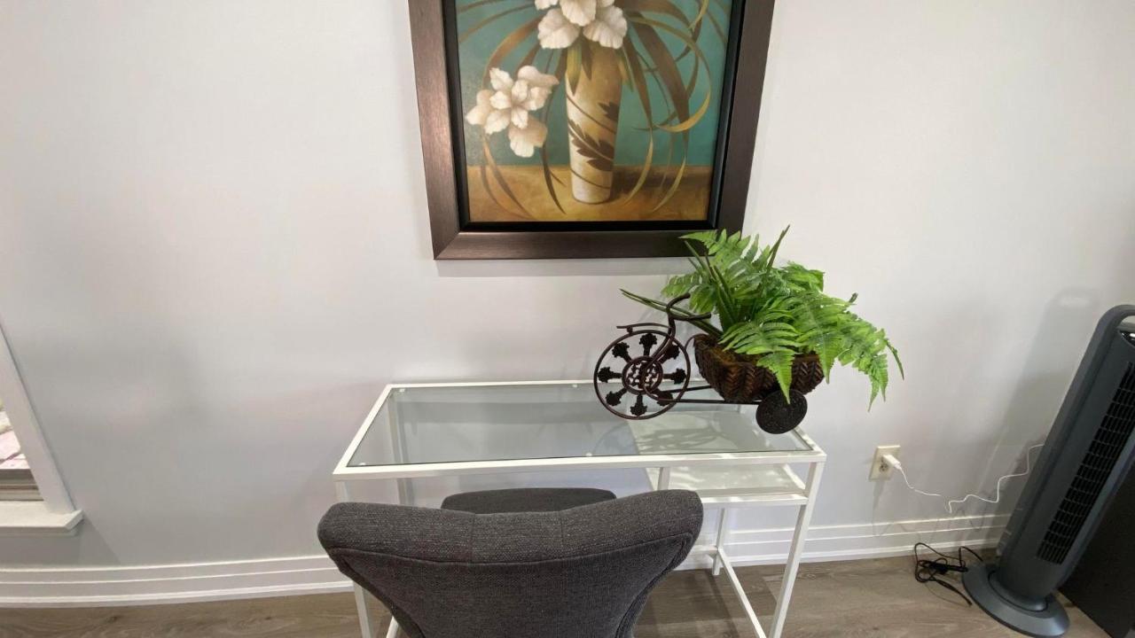 Spectacular 3 Bedroom 2 Wr House - Close To Airport Toronto Eksteriør billede