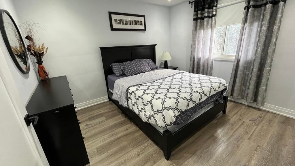 Spectacular 3 Bedroom 2 Wr House - Close To Airport Toronto Eksteriør billede